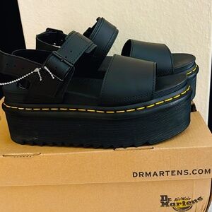 Dr AIRWAIR MARTENS VOSS WOMEN'S LEATHER STRAP PLATFORM SANDALS